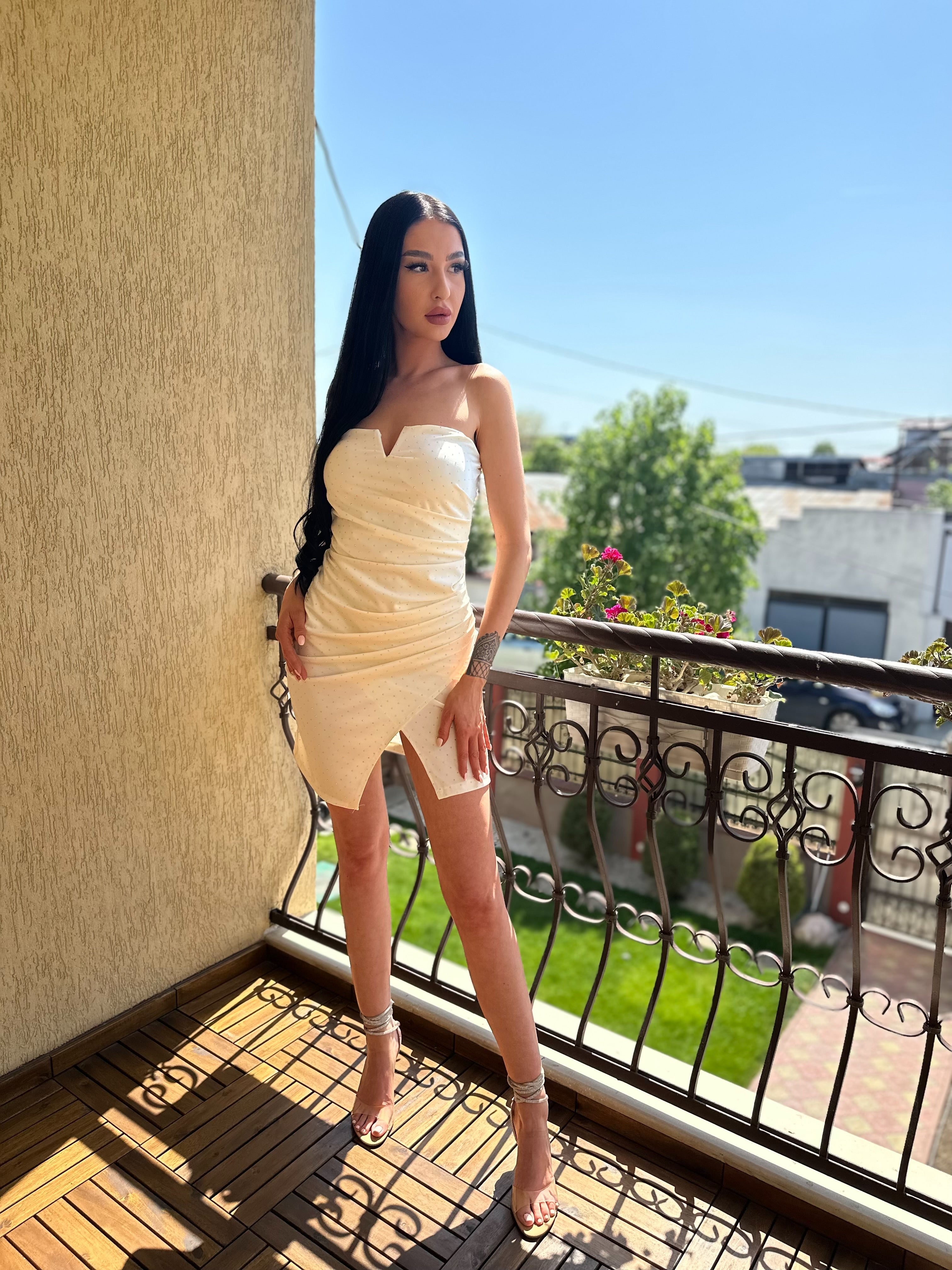Rochia Ava White