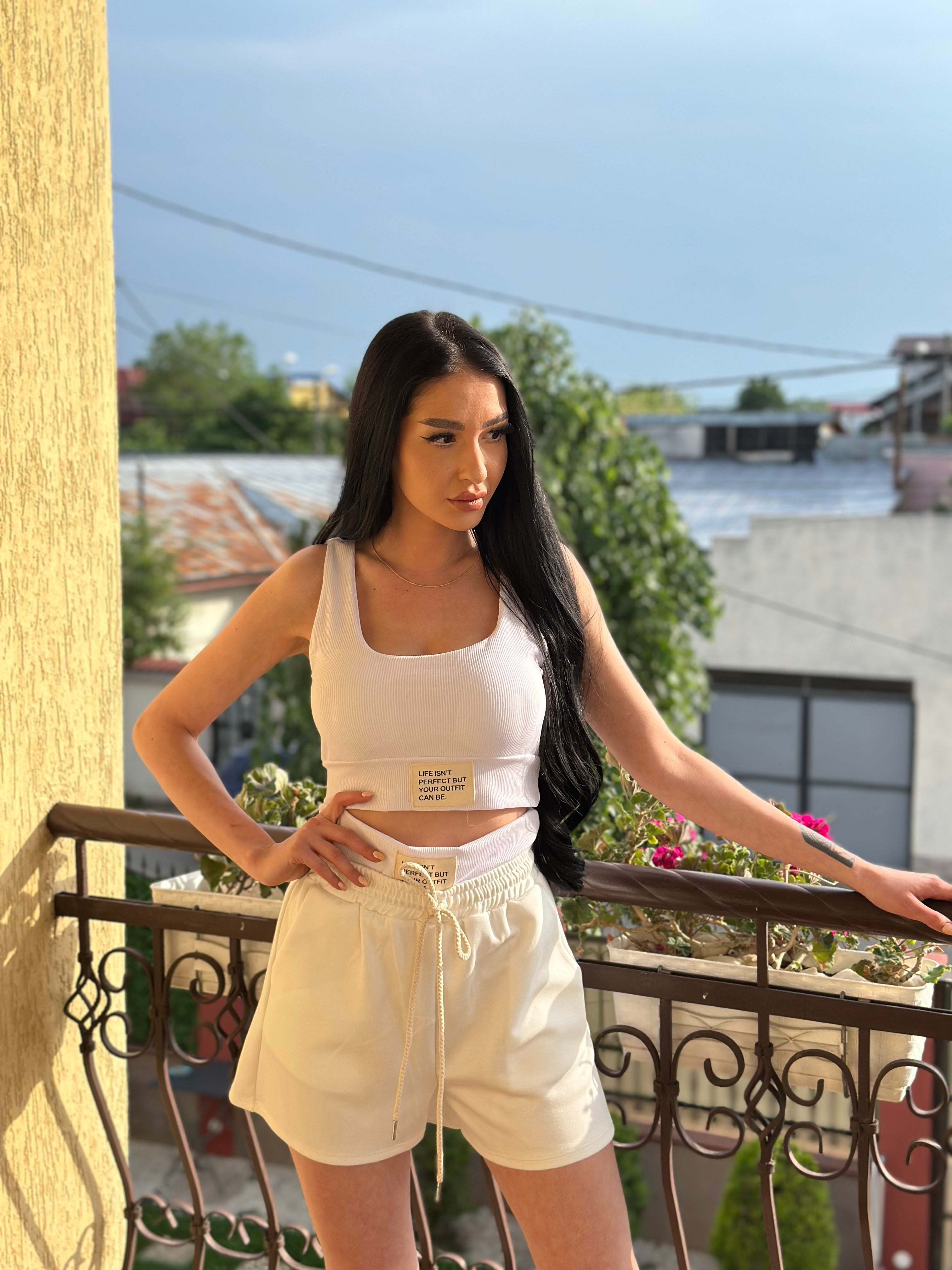 Compleu Bella White
